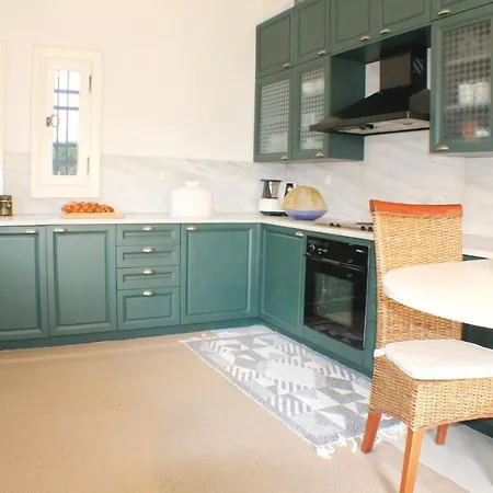 Дом отдыха In With 3 Bedrooms And Wifi *